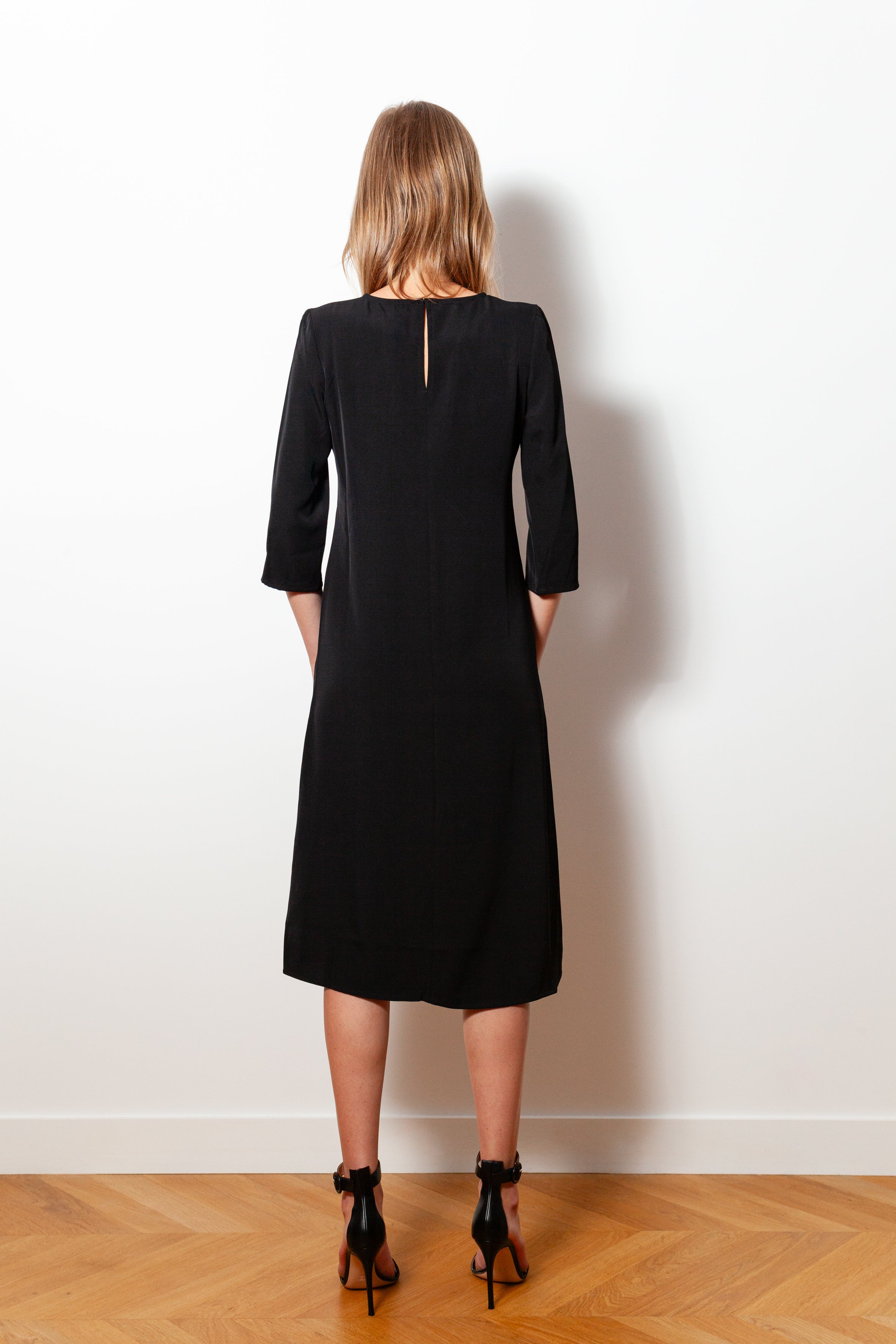 ROBE MAGNETIC NOIRE